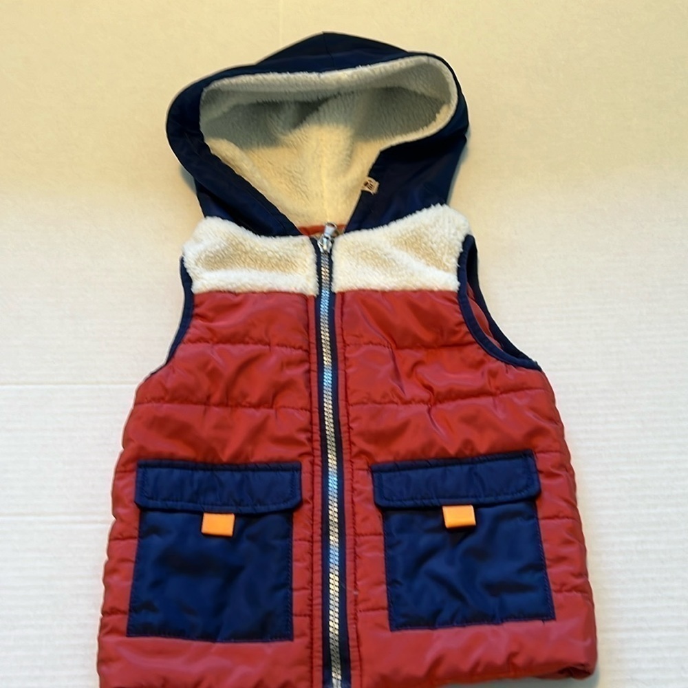 Bearpaw hooded vest size 4T